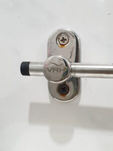 สกรูห้องน้ำเป็นสนิม