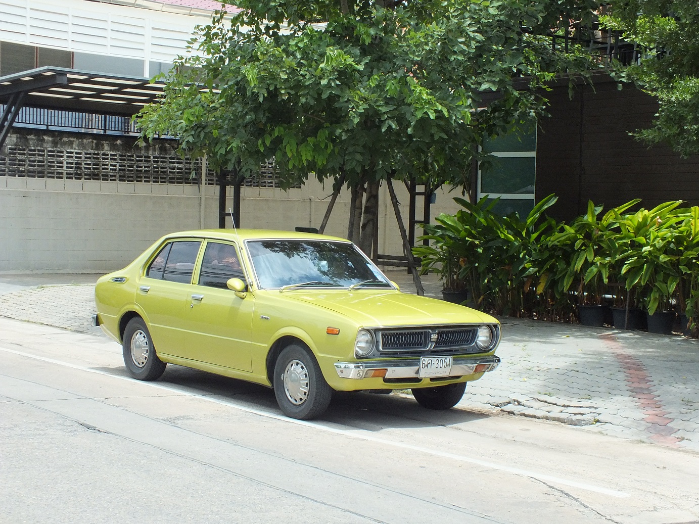 Can cars over 20 years old still get insured